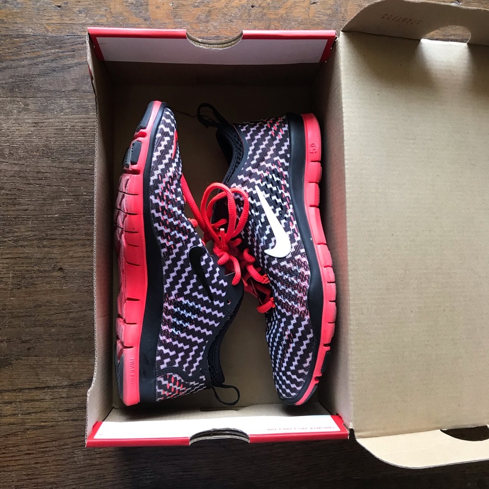 NIKE FREE TR FIT 4